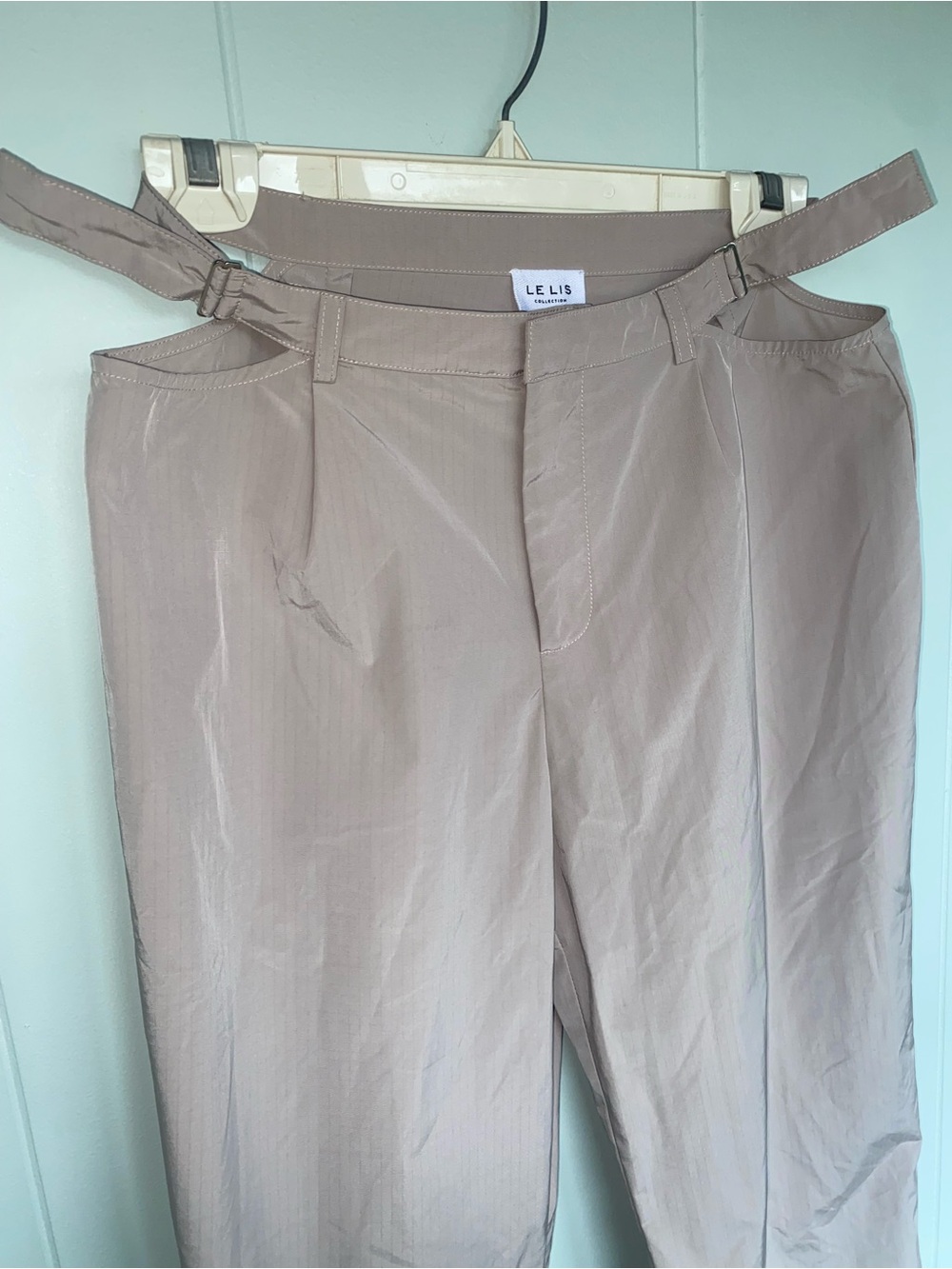 Le Lis Straight-Leg Pants in Taupe Beige